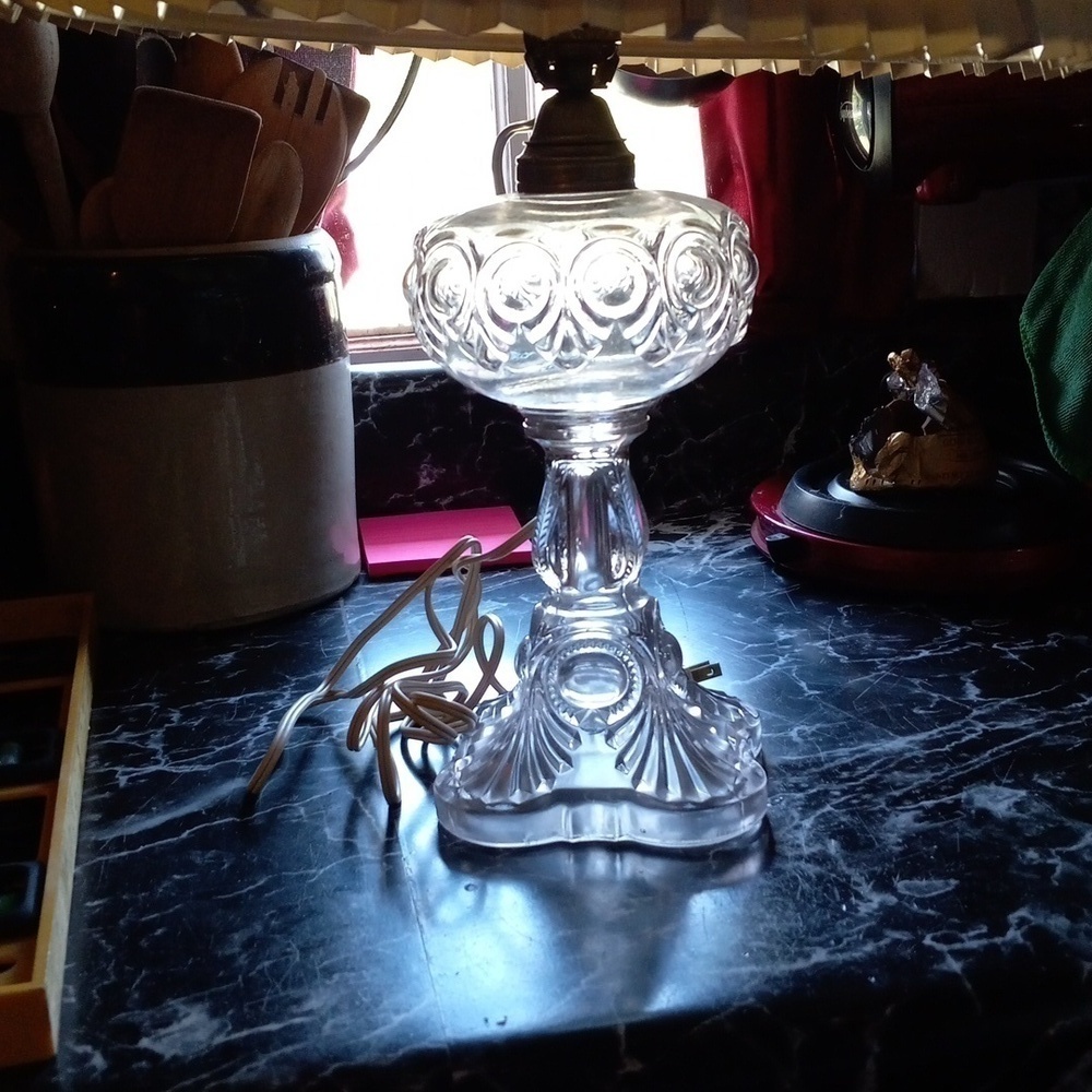 Vintage 1950s mcm bulls eye pressed glass electric lamp